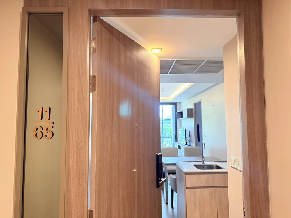 Spacious condo for rent at Urbitia Thonglor. Convenient and fully furnished – everything you need in one place. Book now! Don't miss out!
