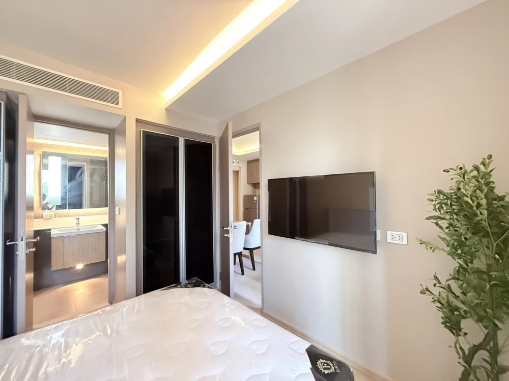 Spacious condo for rent at Urbitia Thonglor. Convenient and fully furnished – everything you need in one place. Book now! Don't miss out!