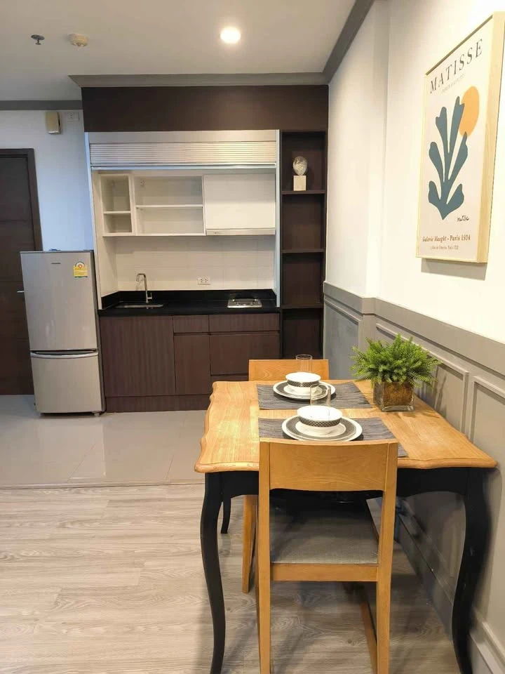 Spacious condo for rent at Vertical Aree. Excellent interior design and ample living space. You definitely don't want to miss this opportunity!
