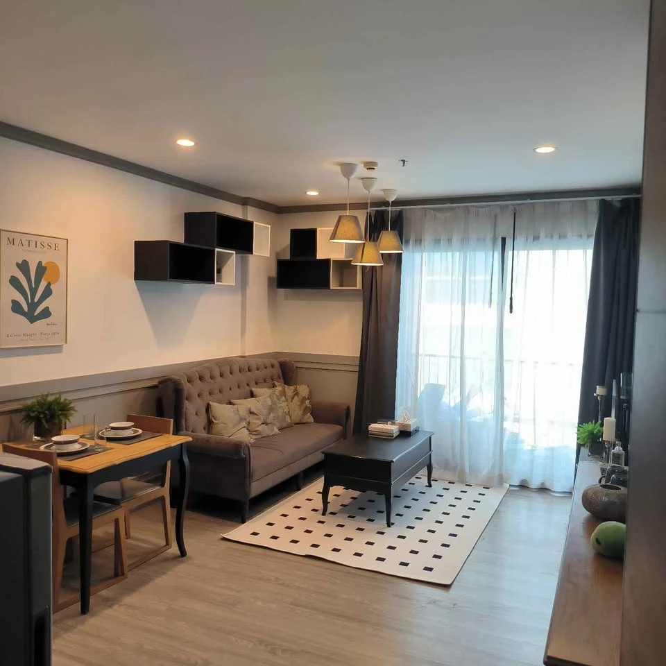 Spacious condo for rent at Vertical Aree. Excellent interior design and ample living space. You definitely don't want to miss this opportunity!