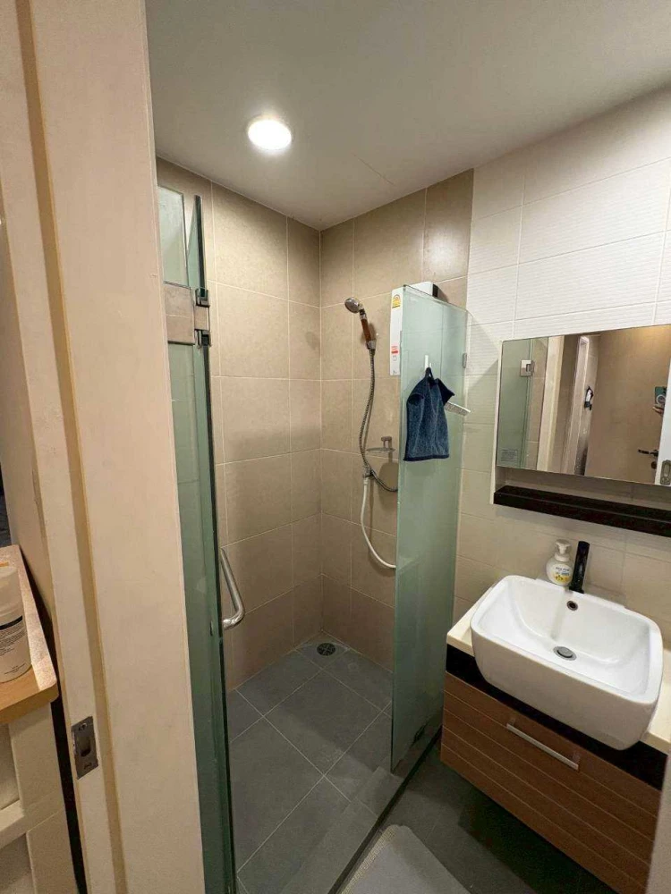 Condo for rent at Whizdom Punnawithi. Spacious and comfortable unit with plenty of usable space. Book now! Don't miss out!