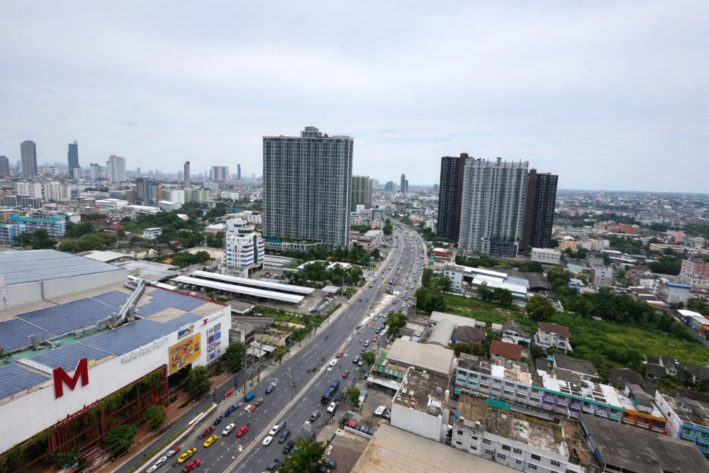 Condo for rent at Whizdom Station Ratchada–Thapra. Large and comfortable unit with ample living space. Book now before it's too late!
