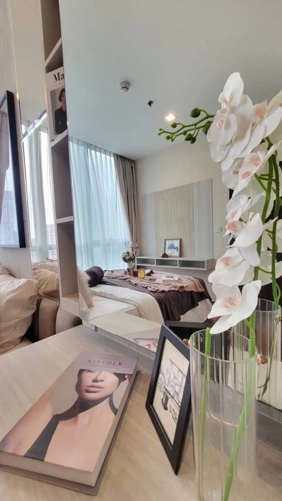 Condo for rent at Wish Signature Midtown Siam. Beautifully decorated unit with high-quality built-in furniture. Book now and don't miss this opportuni