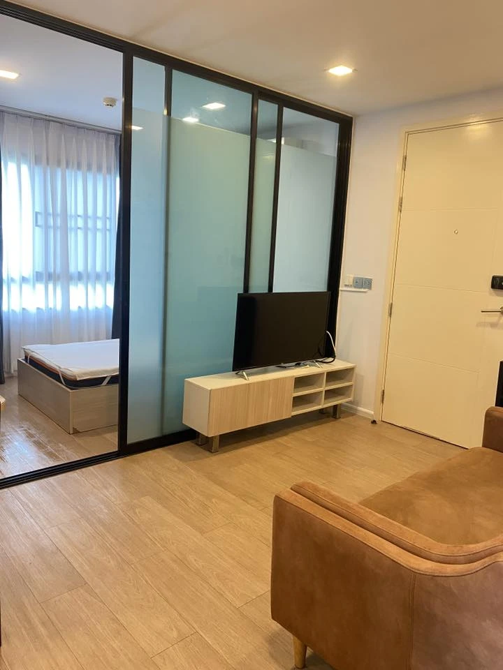 Condo for rent: Wynn Condo, Lat Phrao, Chok Chai 4. Spacious room, lots of usable space. Hurry and reserve now. Don't miss out!
