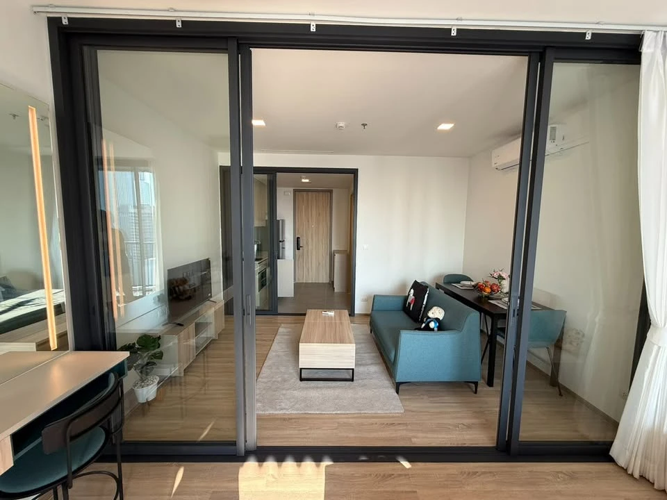 Condo for rent at XT Phayathai. Ready to move in, fully furnished. You definitely don't want to miss this!