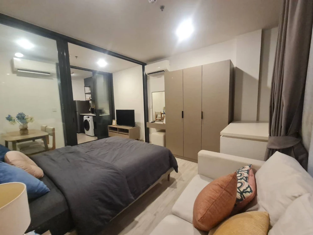 Condo for rent, XT Huai Khwang, ready to move in, separate room, great price, you must hurry to reserve now.
