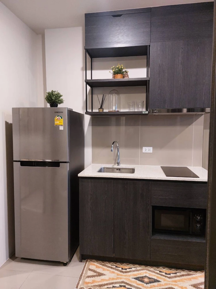 Condo for rent, XT Huai Khwang, corner room, 40th floor, very private, fully equipped, ready to move in immediately.