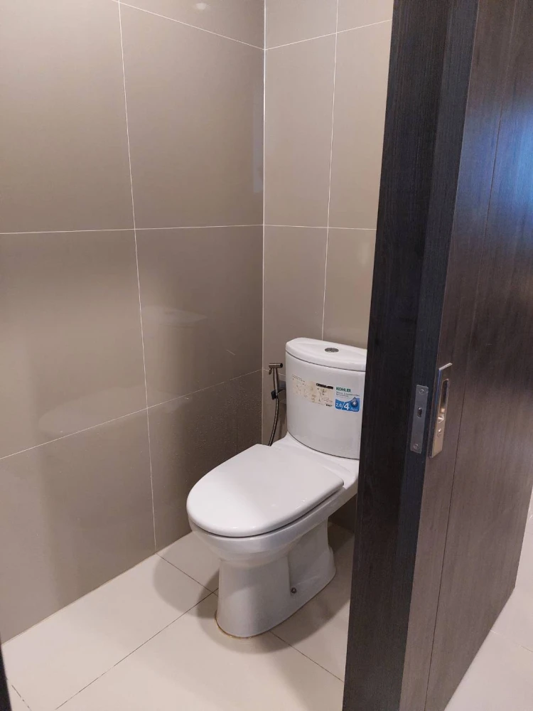 Condo for rent, XT Huai Khwang, corner room, 40th floor, very private, fully equipped, ready to move in immediately.
