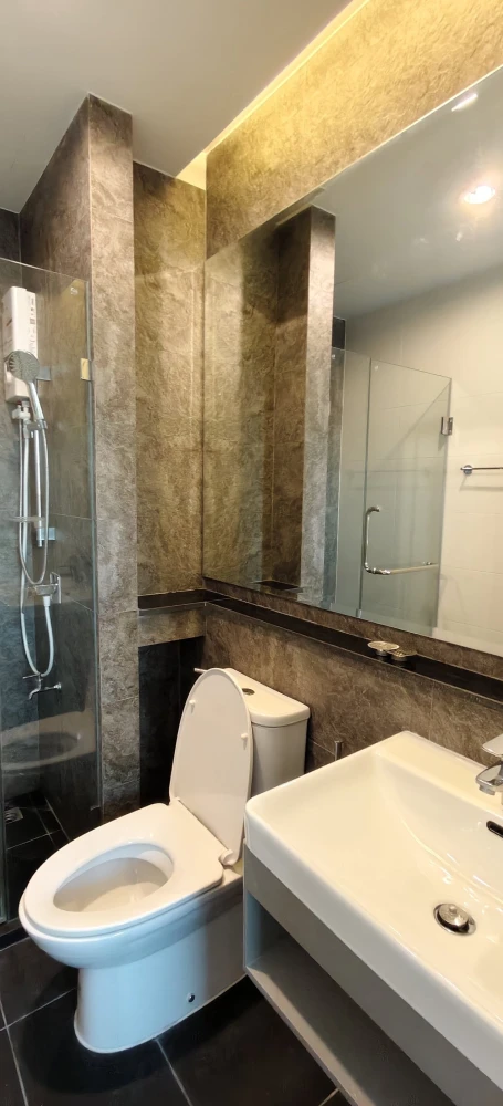 Condo for rent at Zelle Plus Talat Phlu Station. Move-in ready—fully furnished and equipped with all appliances. Book it now—don't miss out!