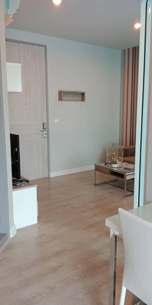 Condo for rent, Zelle Salaya, 1 bedroom, 1 bathroom, 4th floor, not high, with nice wallpaper. Hurry and reserve now!