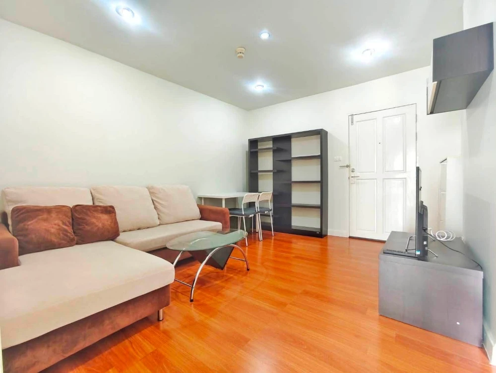 Condo for rent at Zenith Place Huay Khwang. Spacious rooms with efficient use of space. Convenient and complete amenities all in one place. Book now!