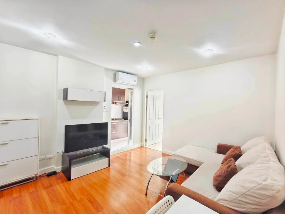 Condo for rent at Zenith Place Huay Khwang. Spacious rooms with efficient use of space. Convenient and complete amenities all in one place. Book now!
