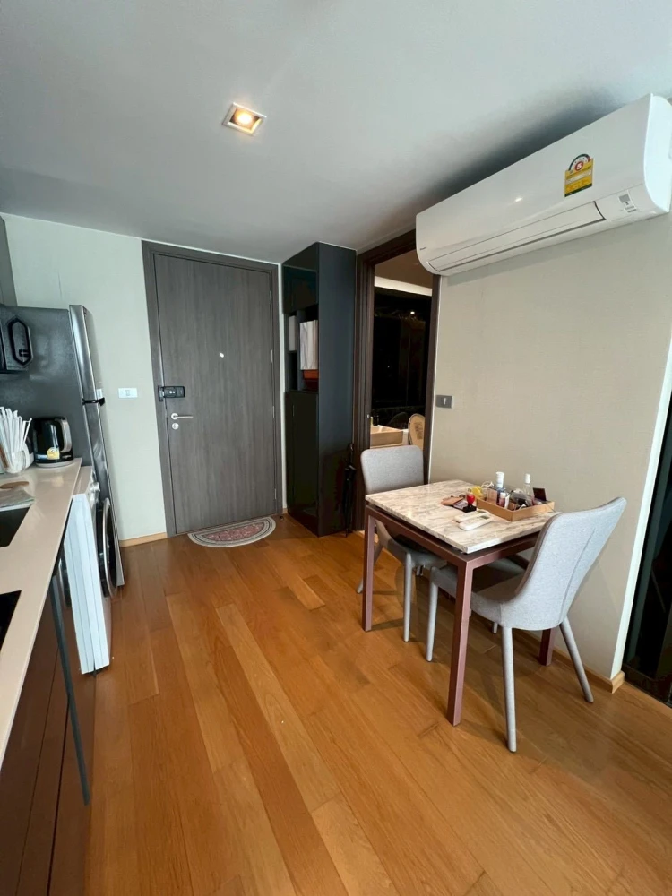 Condo for rent, Altitude Define. Nicely decorated unit with complete furniture and appliances. Just bring your belongings and move in! Don't wait!