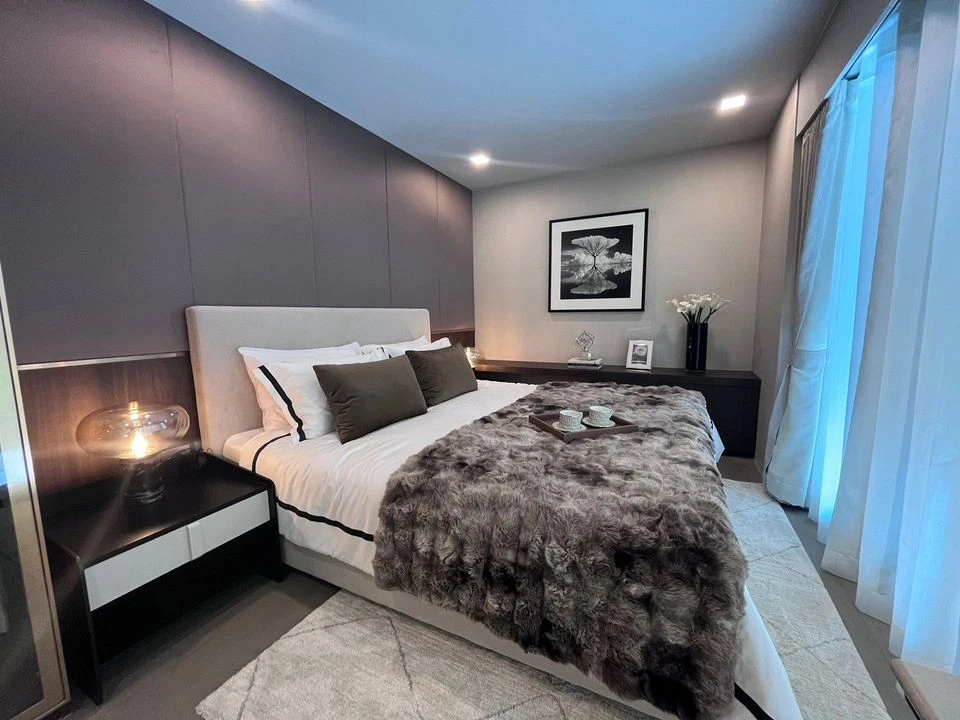 Condo for rent, Ashton Residence 41, beautifully decorated with high-quality built-in furniture. Don't miss this opportunity!