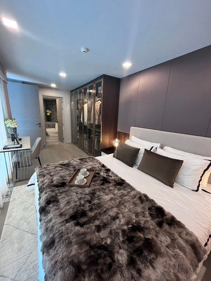 Condo for rent, Ashton Residence 41, beautifully decorated with high-quality built-in furniture. Don't miss this opportunity!
