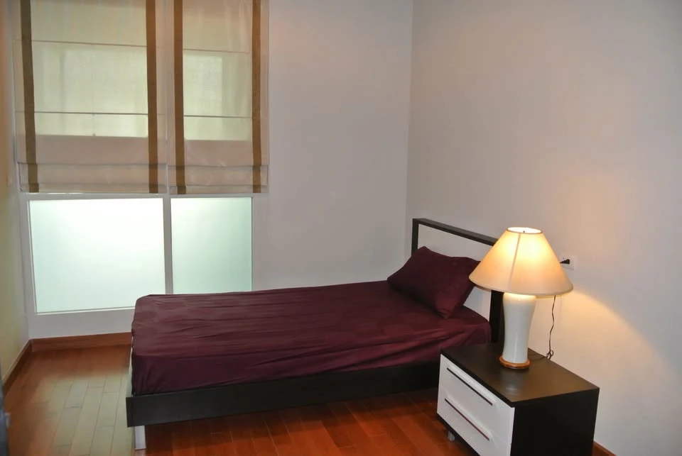 Condo for rent, The Address Chidlom. Spacious and comfortable unit with ample living space. Fully furnished with appliances. Book now, don't miss out!
