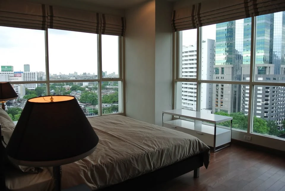 Condo for rent, The Address Chidlom. Spacious and comfortable unit with ample living space. Fully furnished with appliances. Book now, don't miss out!