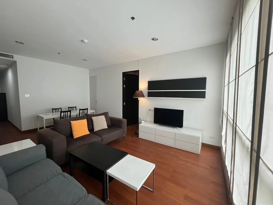 Condo for rent, The Address Chidlom. Spacious and comfortable unit with ample living space. Fully furnished with appliances. Book now, don't miss out!