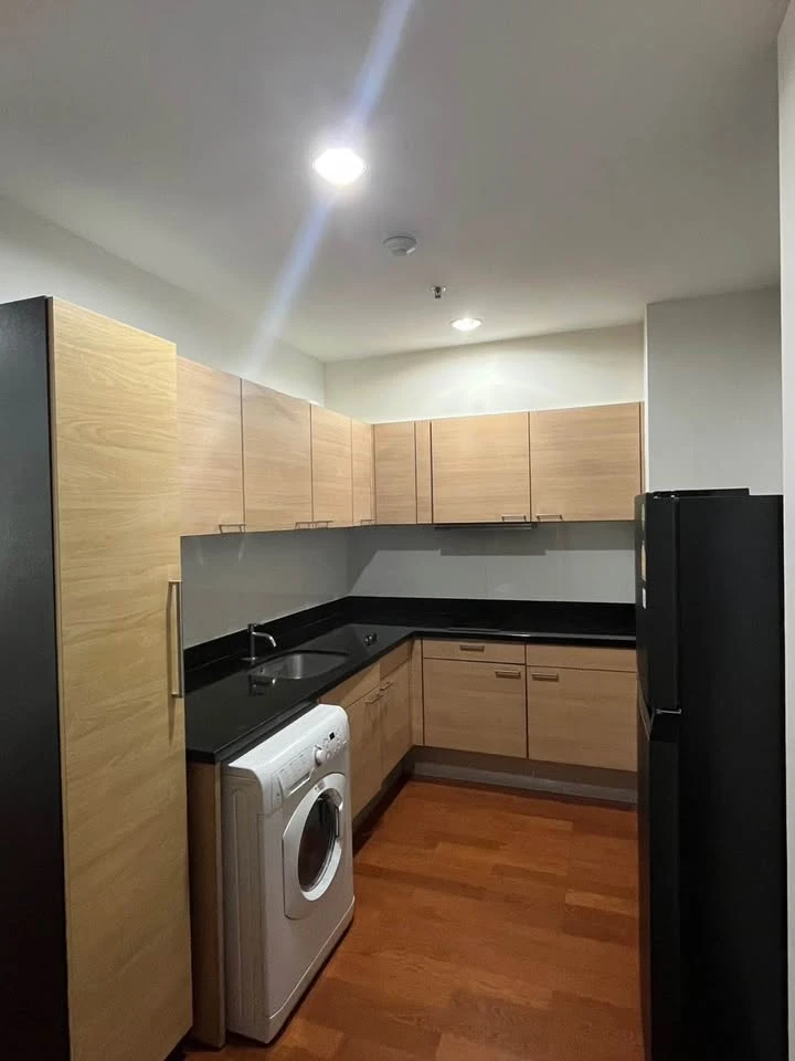 Condo for rent, The Address Chidlom. Spacious and comfortable unit with ample living space. Fully furnished with appliances. Book now, don't miss out!