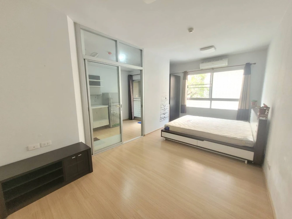 Condo for rent, Plum Condo Samakkhi, flat decorated room, white tone, 2nd floor, Building B, very cheap price, need to hurry up to rent