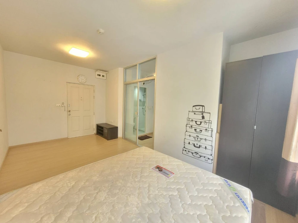 Condo for rent, Plum Condo Samakkhi, flat decorated room, white tone, 2nd floor, Building B, very cheap price, need to hurry up to rent