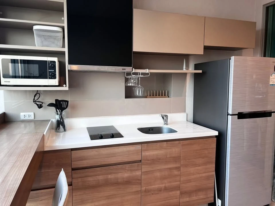 For sale or rent: Rhythm Phahol-Ari Condo, corner unit, quiet and well-ventilated, 23rd floor with high-floor views. Fully furnished. Book now!