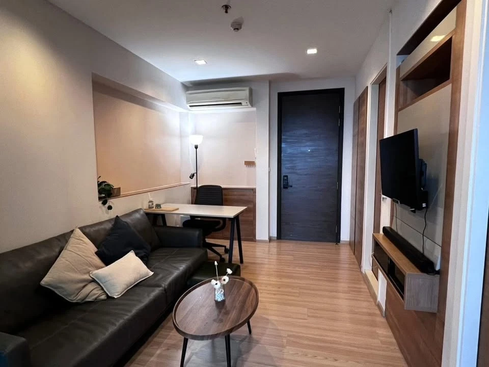 For sale or rent: Rhythm Phahol-Ari Condo, corner unit, quiet and well-ventilated, 23rd floor with high-floor views. Fully furnished. Book now!