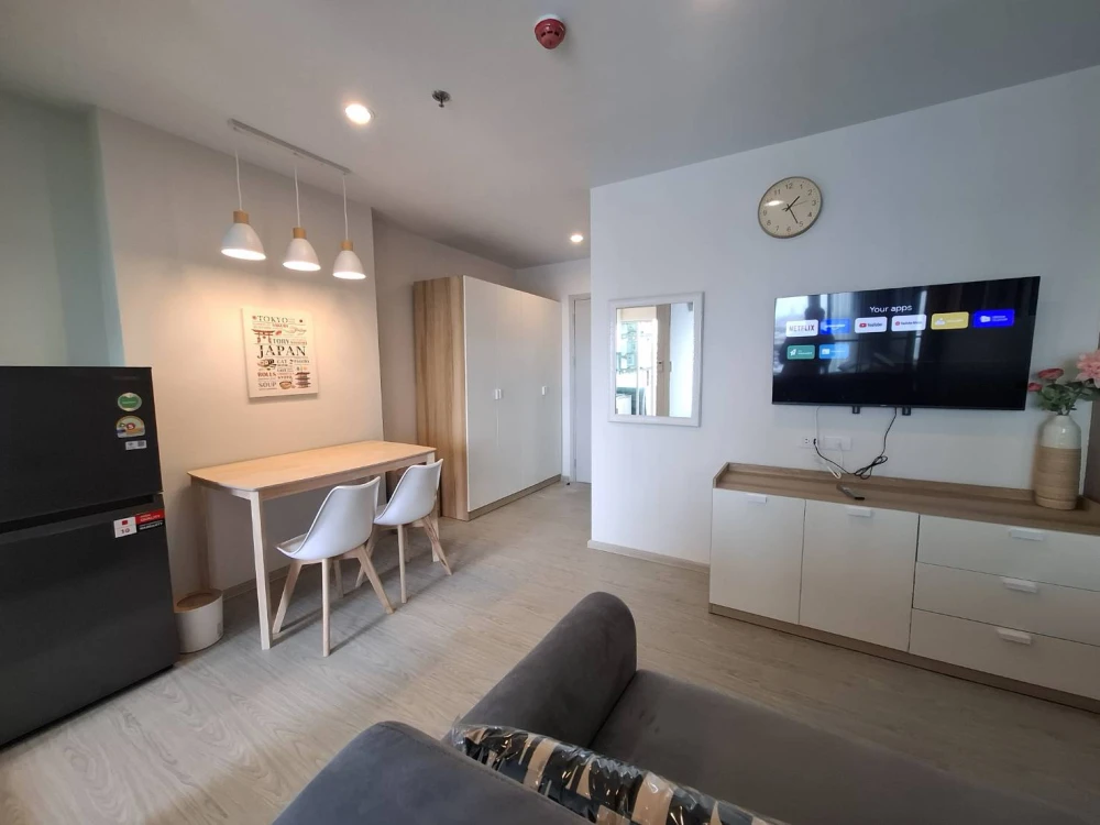 Condo for rent at Regent Home Bangna. The unit is partitioned into separate, well-defined zones. Amazing price! Book today! Don't wait!