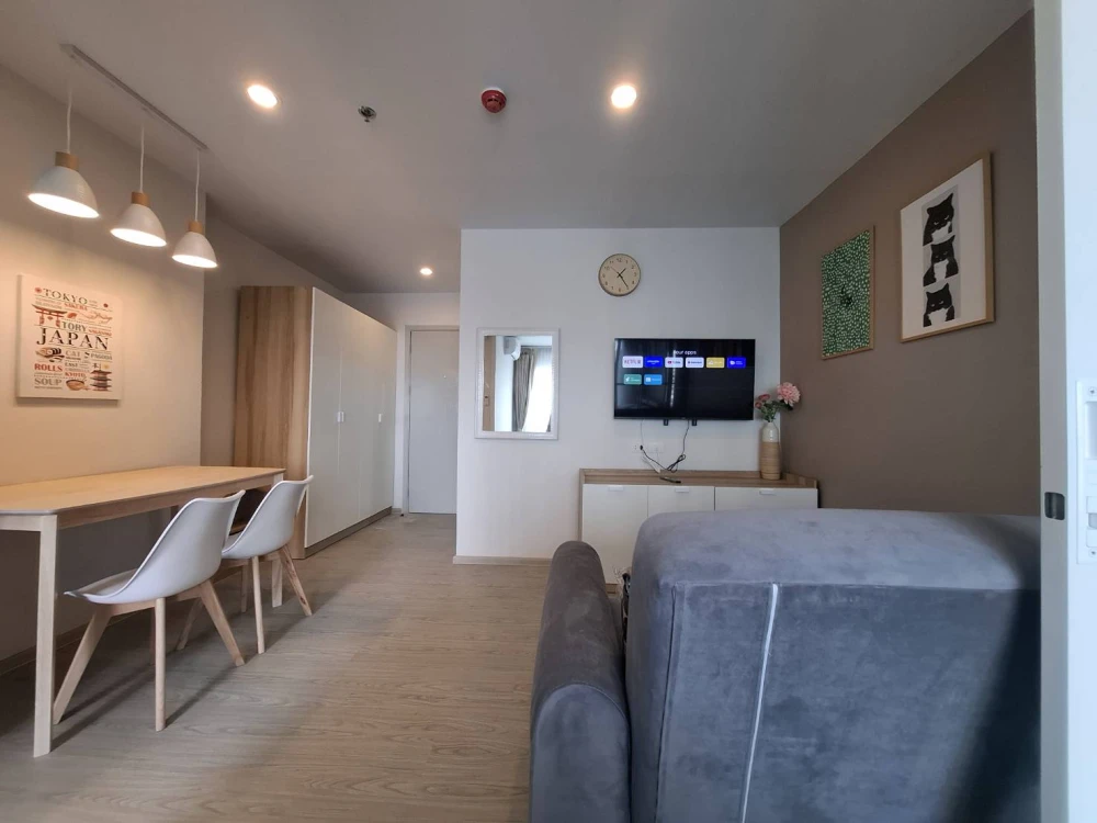 Condo for rent at Regent Home Bangna. The unit is partitioned into separate, well-defined zones. Amazing price! Book today! Don't wait!