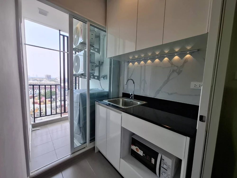 Condo for rent at Regent Home Bangna. The unit is partitioned into separate, well-defined zones. Amazing price! Book today! Don't wait!
