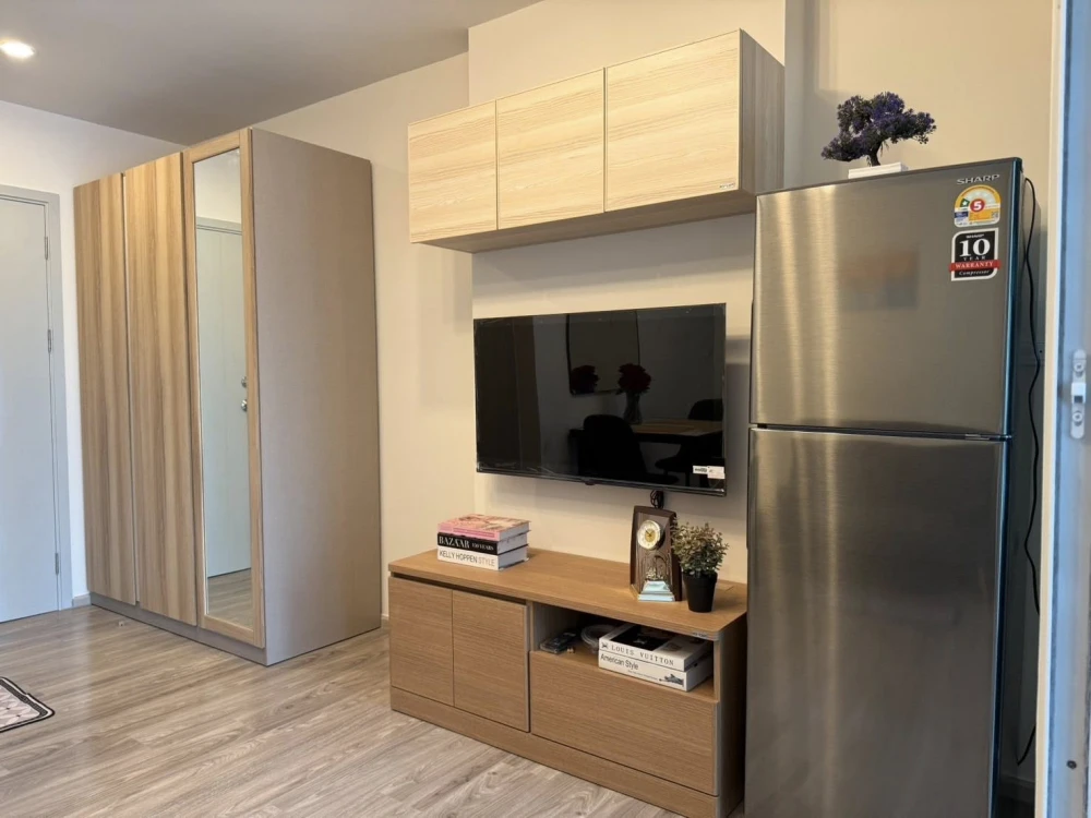 Condo for rent at Regent Home Bangna. The unit is partitioned into separate, clearly defined zones. Amazing price! Book now, don't miss out!