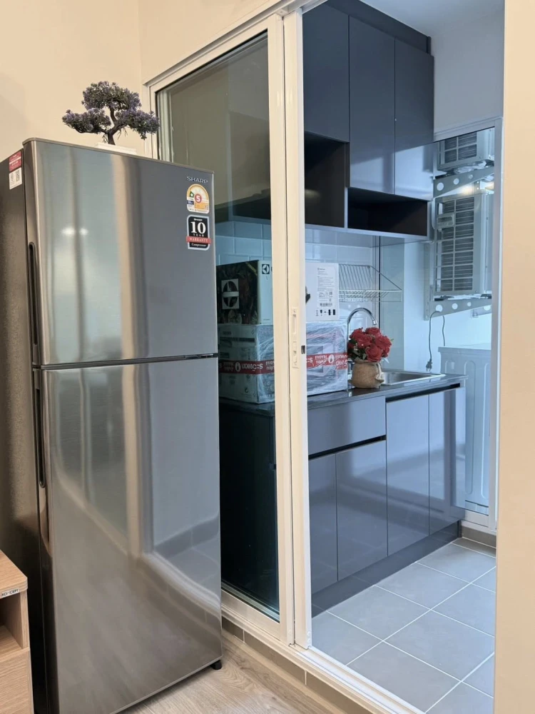 Condo for rent at Regent Home Bangna. The unit is partitioned into separate, clearly defined zones. Amazing price! Book now, don't miss out!