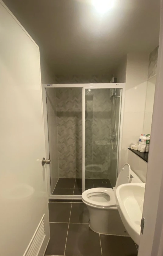 Condo for rent, Regent Home Bangna. Ready to move in, partitioned into separate areas. Amazing price! Book today! Don't miss out!