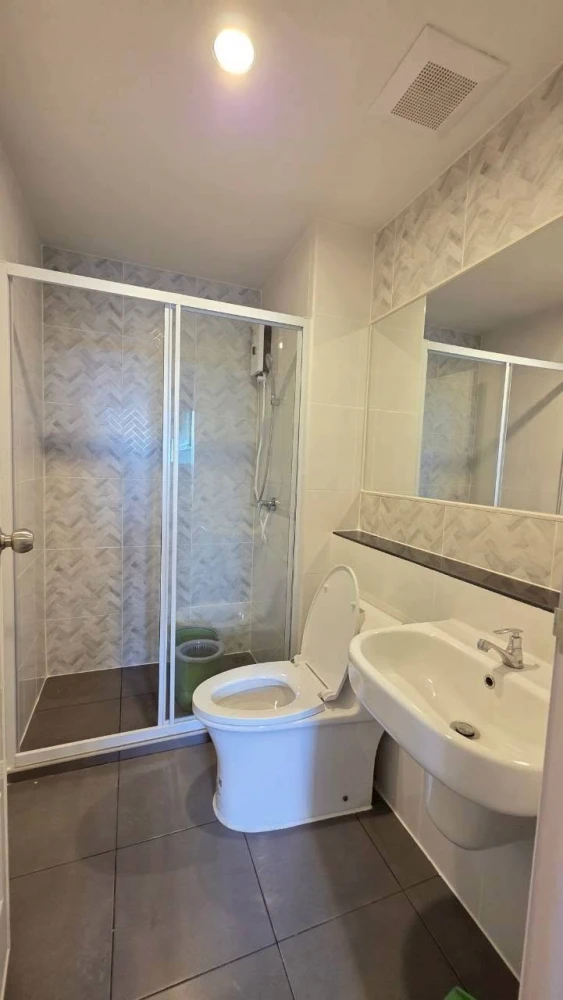 Condo for rent, Regent Home Wutthakat. Fully furnished with high-quality built-in furniture. Amazing price! Book today! Don't miss out!