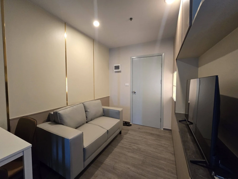 Condo for rent, Regent Home Wutthakat. Fully furnished and ready to move in. Complete amenities. Great price. Book now before it's too late!