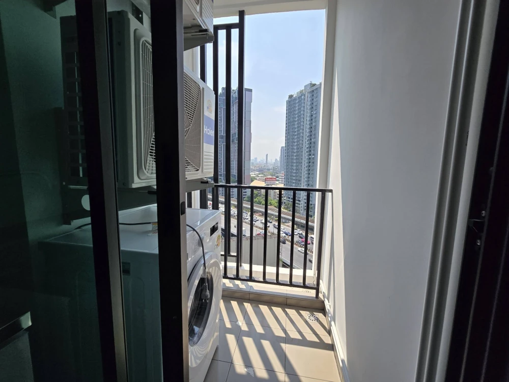 Condo for rent, Regent Home Wutthakat. Fully furnished and ready to move in. Complete amenities. Great price. Book now before it's too late!