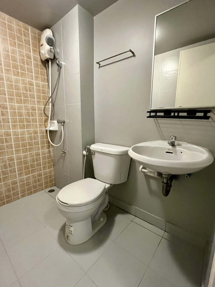 Condo for rent, Lumpini Township Rangsit, Khlong 1, studio room, 2nd floor, not high-rise, comes with a great price, hurry and reserve now!