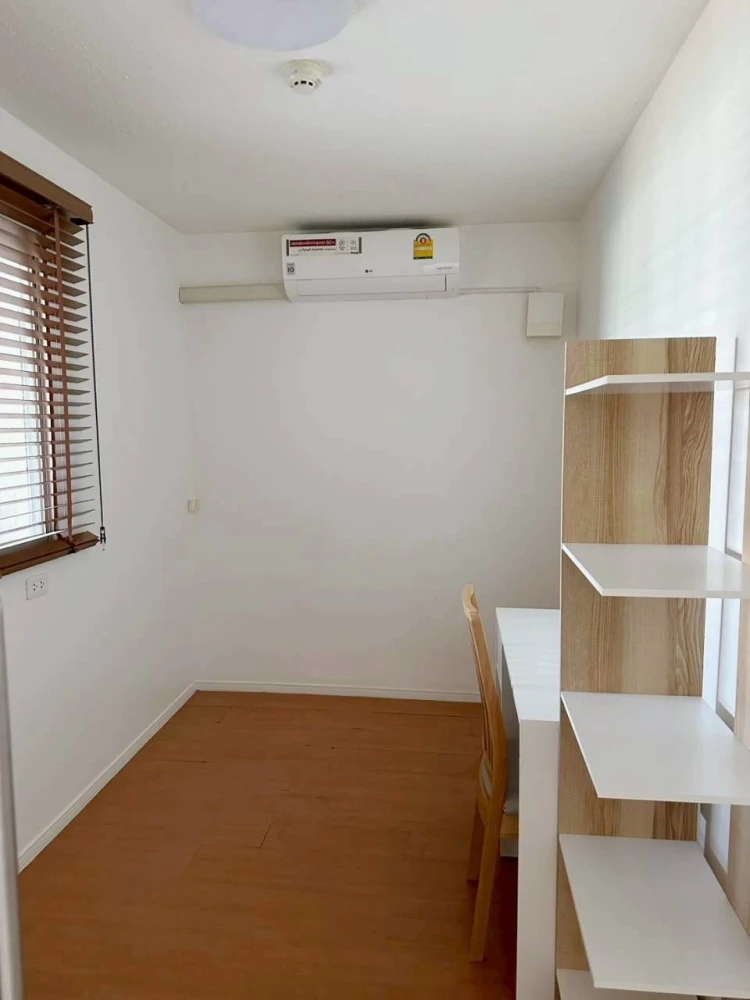 Condo for rent at Lumpini Romklao-Suvarnabhumi. Large, comfortable unit with ample living space. Don't miss out!