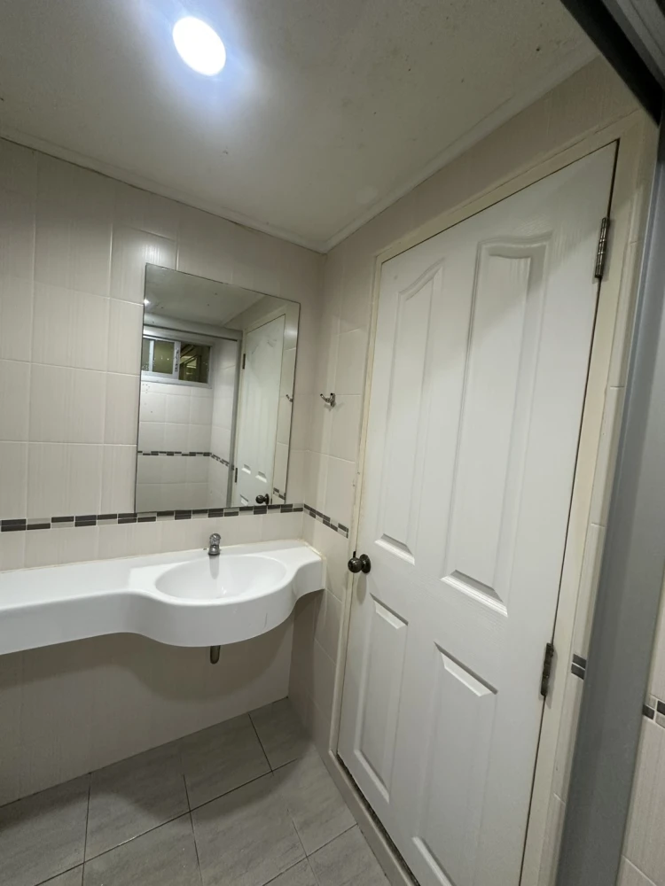 Condo for rent at Lumpini Ville Ramkhamhaeng 26. Ready to move in, well-partitioned with separate zones. Great price! Book now, don't miss out!