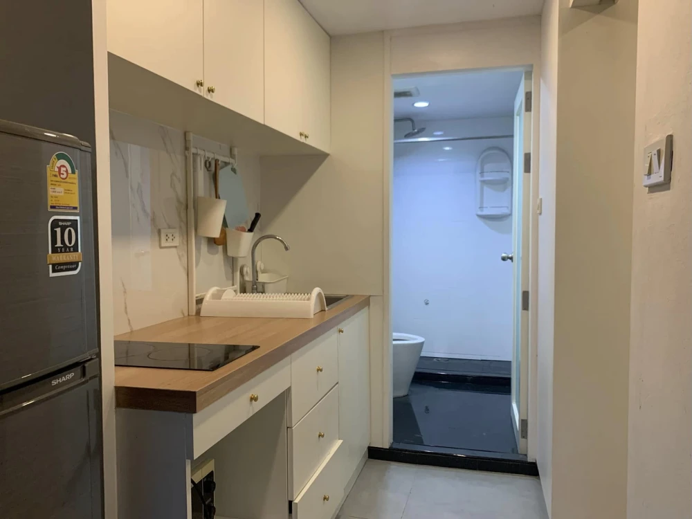 Condo for rent, Lumpini Place Narathiwat 24, corner room, private, not expensive, you must hurry to reserve before you miss out.