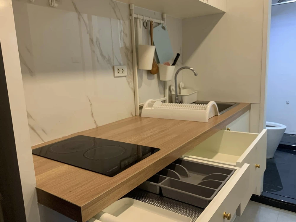 Condo for rent, Lumpini Place Narathiwat 24, corner room, private, not expensive, you must hurry to reserve before you miss out.