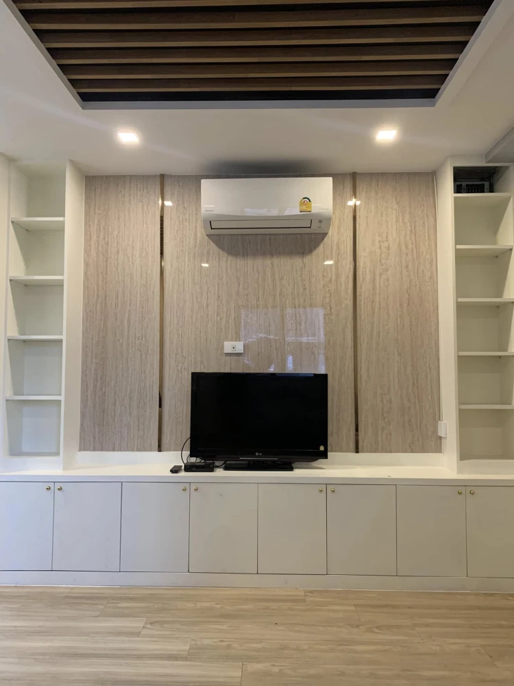 Condo for rent, Lumpini Place Narathiwat 24, corner room, private, not expensive, you must hurry to reserve before you miss out.