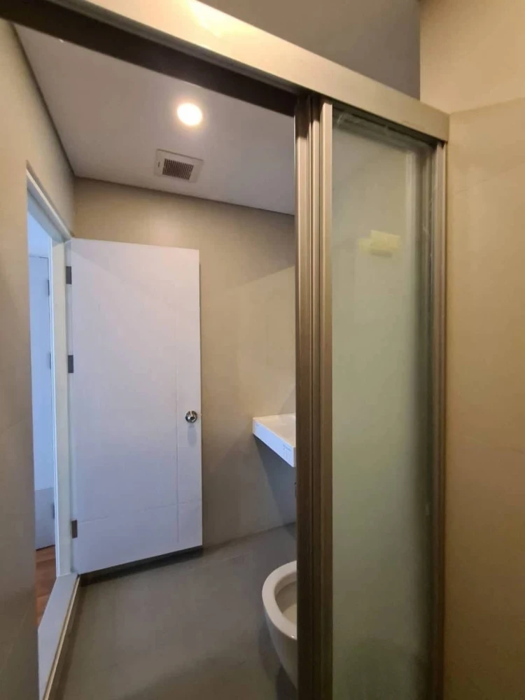 Condo for rent, Lumpini Place Ratchada-Sathu. Ready to move in, full amenities, great price. Book now!