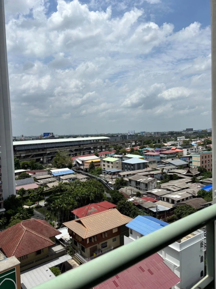 Condo for rent at Lumpini Place Srinakarin-Huamak Station. Move-in ready, fully furnished, and equipped with all appliances. Book now!