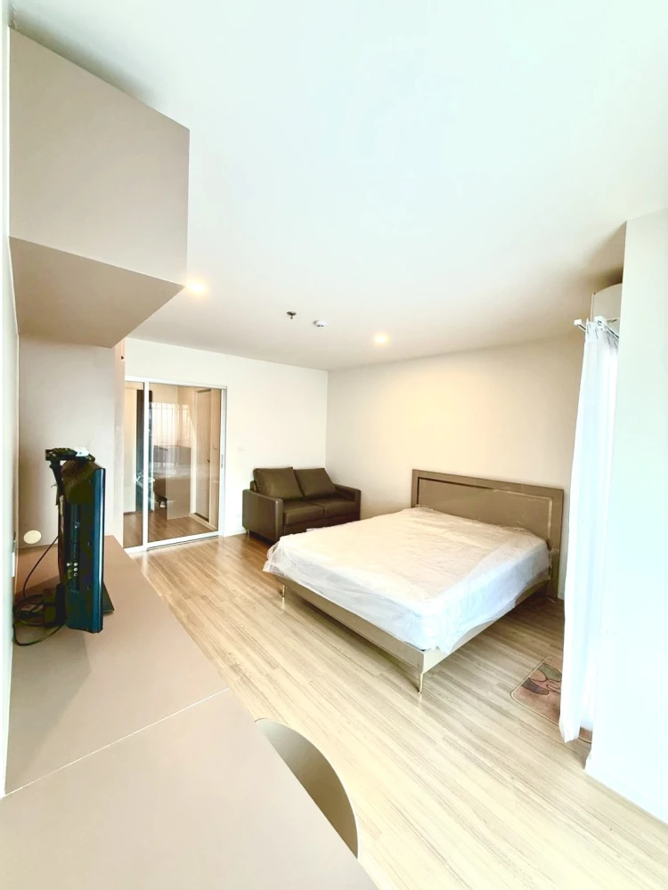Condo for rent at Lumpini Ville Chaengwattana – Pakkret Station. Spacious, bright, and airy room with high ceilings, not cramped, and clearly separate