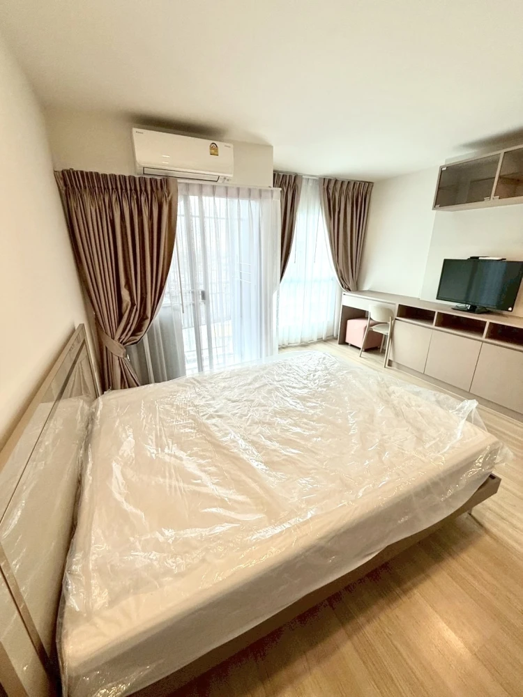 Condo for rent at Lumpini Ville Chaengwattana – Pakkret Station. Spacious, bright, and airy room with high ceilings, not cramped, and clearly separate