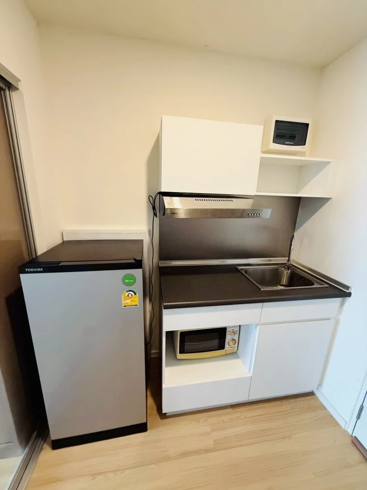 Condo for rent at Lumpini Ville Chaengwattana – Pakkret Station. Spacious, bright, and airy room with high ceilings, not cramped, and clearly separate