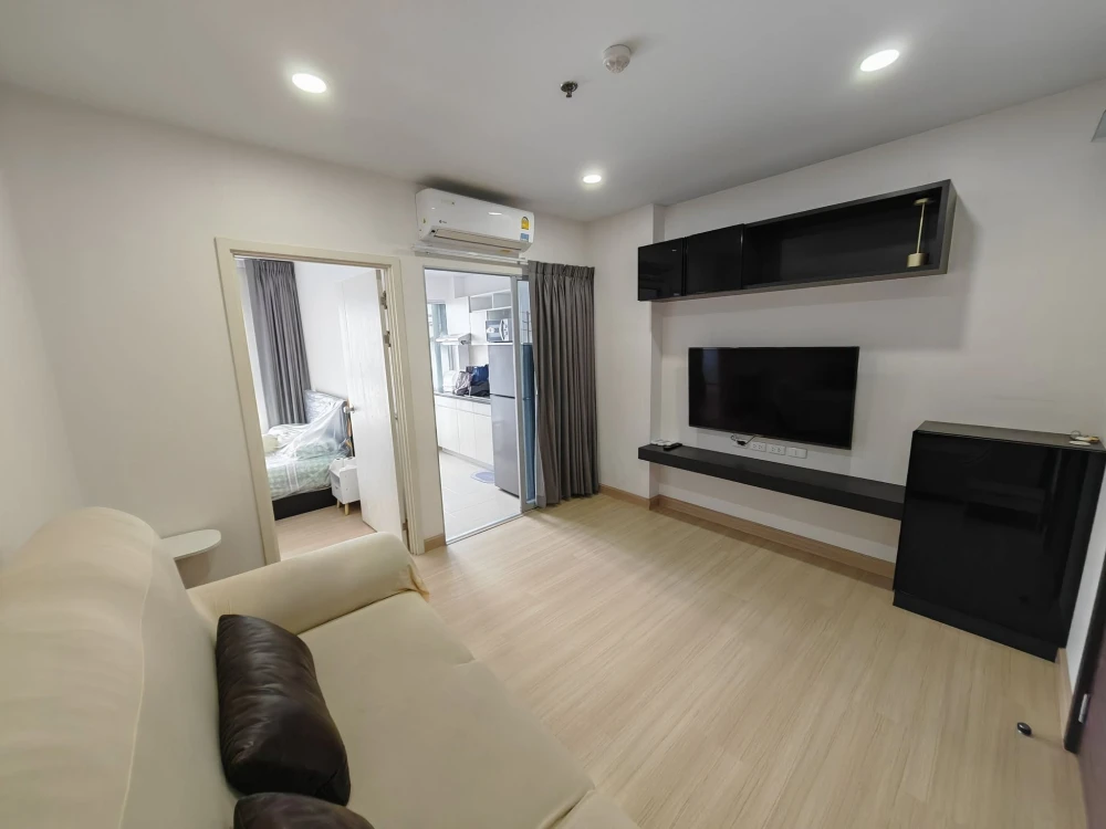 Condo for rent at Supalai Park Talat Phlu Station. Spacious, airy, and comfortable unit on the 28th floor with a high-rise view. Fully equipped facili