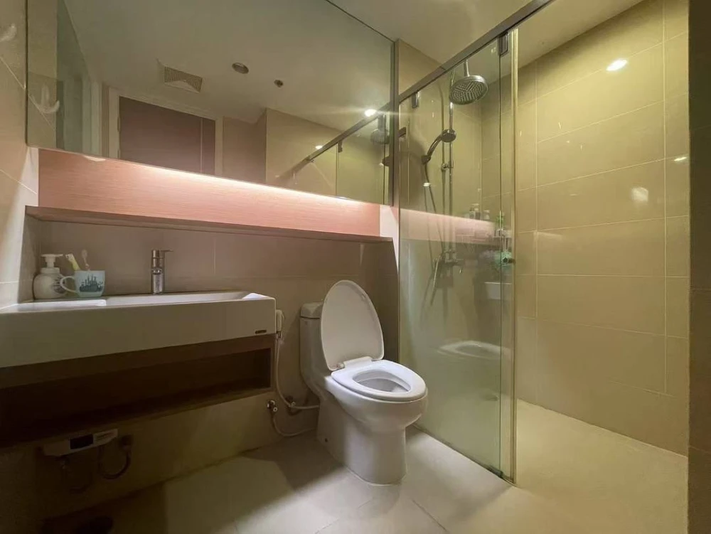 Condo for rent in Sukhumvit, great location, near BTS and famous shopping malls ✨