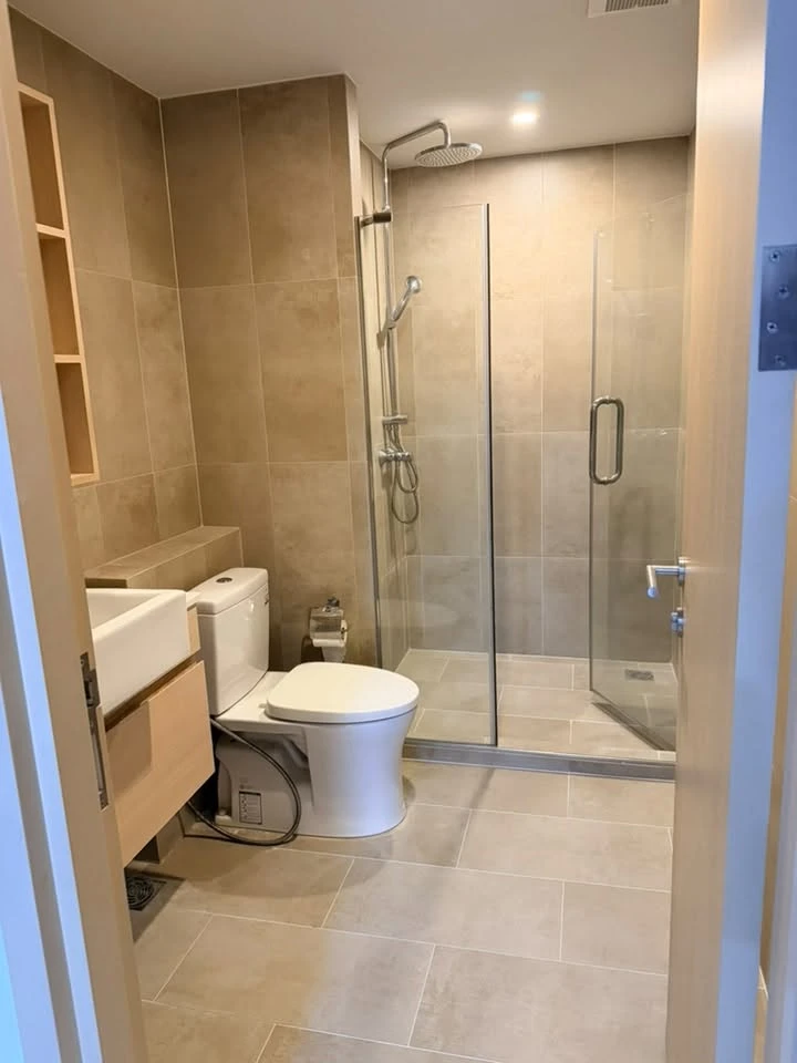 Condo for rent, The Shedd Sathorn. 1 large, comfortable unit with ample living space and complete amenities. Book now, don't miss out!